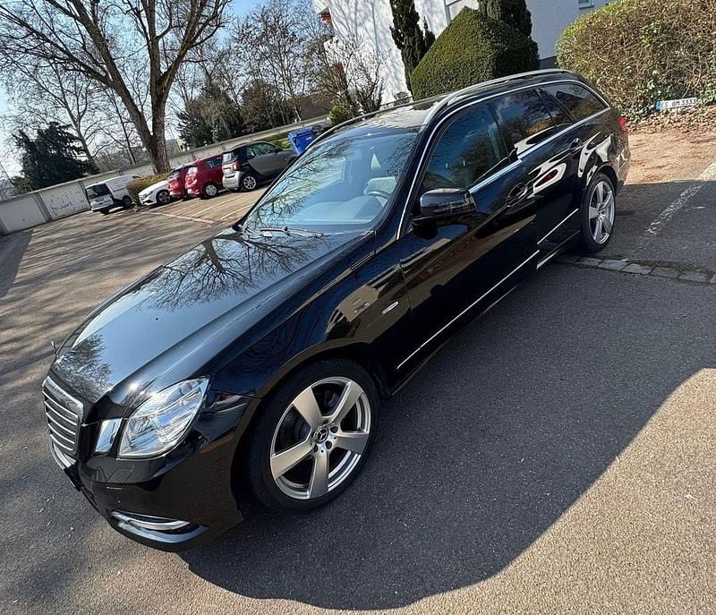 Gebraucht Mercedes E200 Avantgarde 184 PS (135 kW) 2010 Schwarz Limousine
