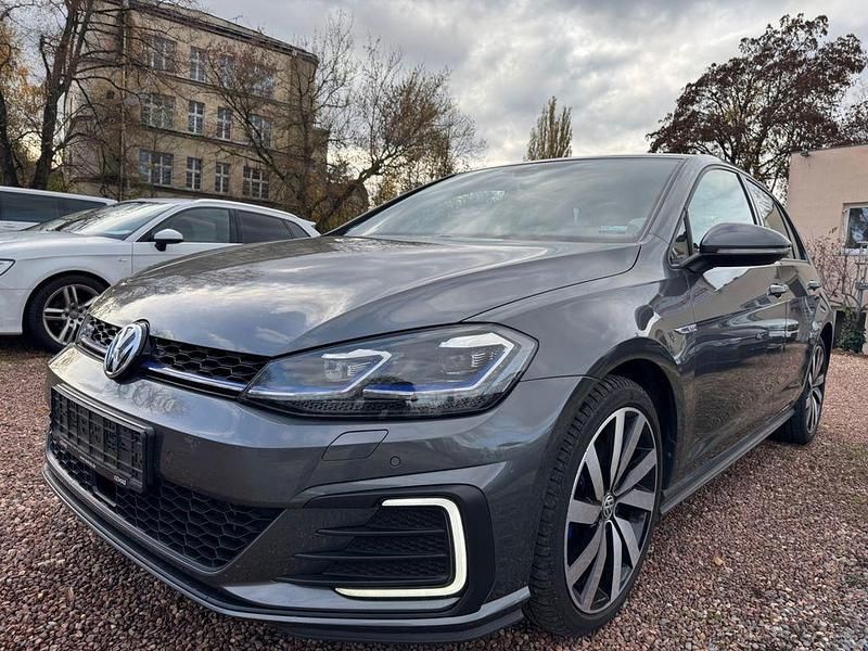 Grau Gebraucht 2020 VW Golf VII GTE Limousine | 18.799 € (Guter Preis) - Bild 1/4