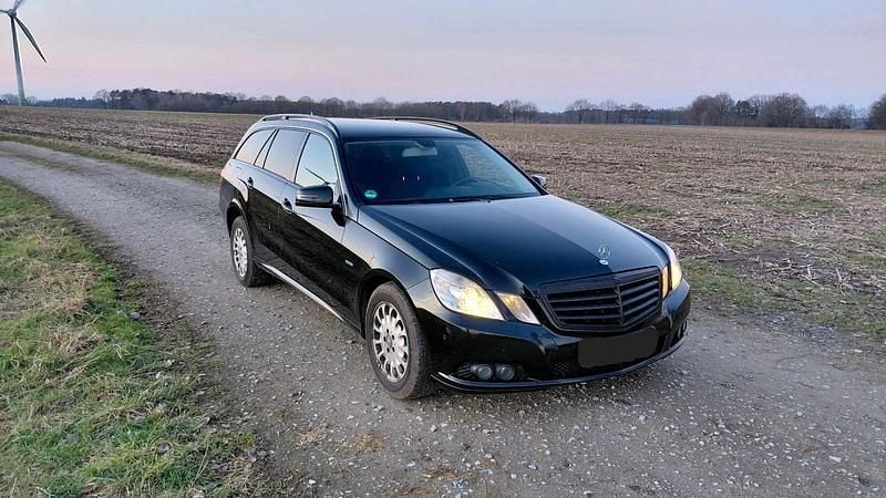 Schwarz Gebraucht 2010 Mercedes E220 Kombi | 4.500 € (Guter Preis) - Bild 1/4