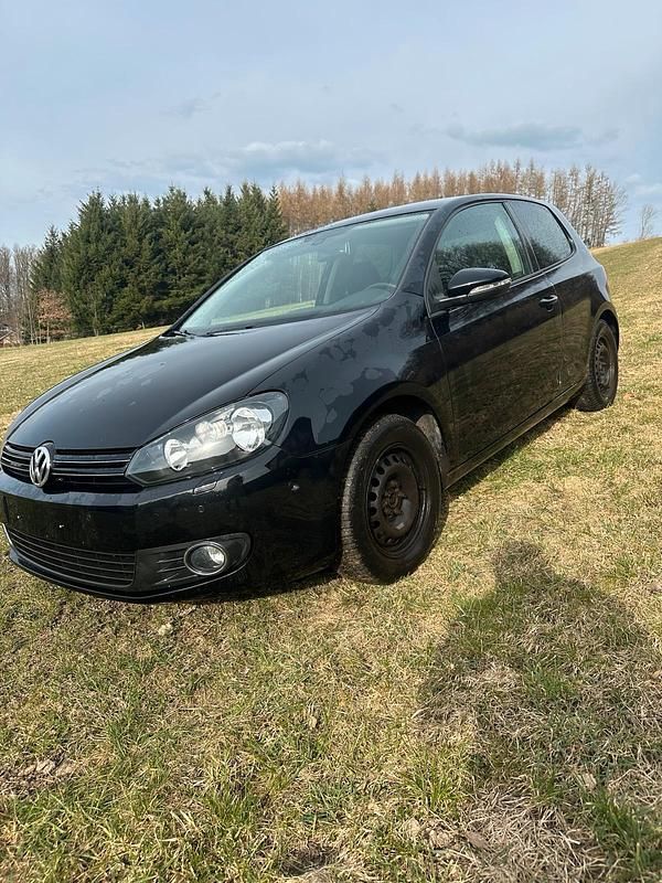 Gebraucht VW Golf VI 105 PS (77 kW) 2011 Schwarz Kleinwagen