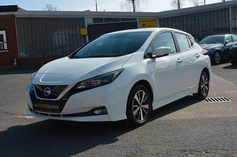 Gebraucht Nissan Leaf Acenta 110 kW (150 PS) 2019 Weiß Kleinwagen