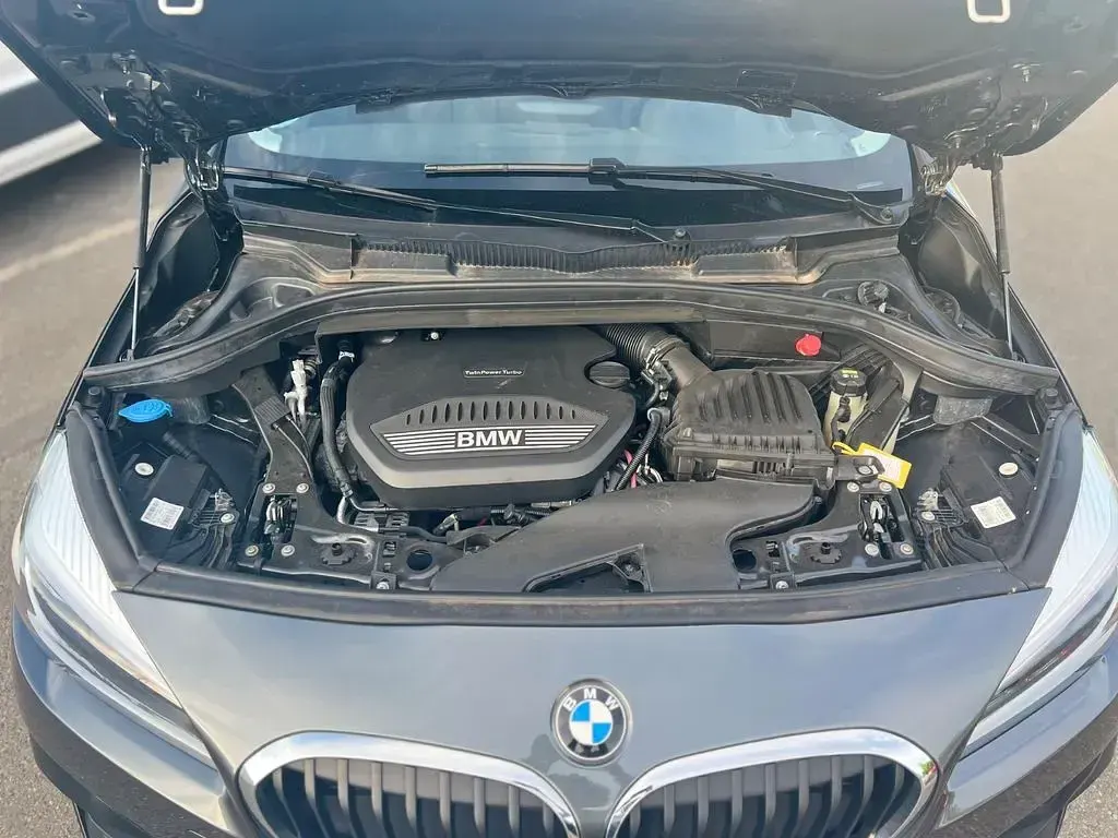 Gebraucht BMW 220 Gran Tourer Advantage 190 PS (139 kW) 2021 Grau Van / Kleinbus