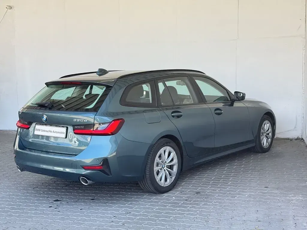 Gebraucht BMW 330e Advantage 292 PS (214 kW) 2021 Blau Limousine
