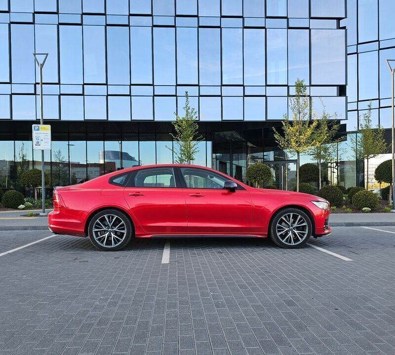 Rot Gebraucht 2017 Volvo S90 Momentum Limousine | 21.600 € (Guter Preis) - Bild 1/4