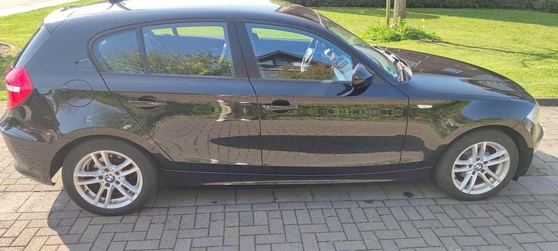 Second-hand BMW 116 122 CP (89 kW) 2011 Negru Hatchback