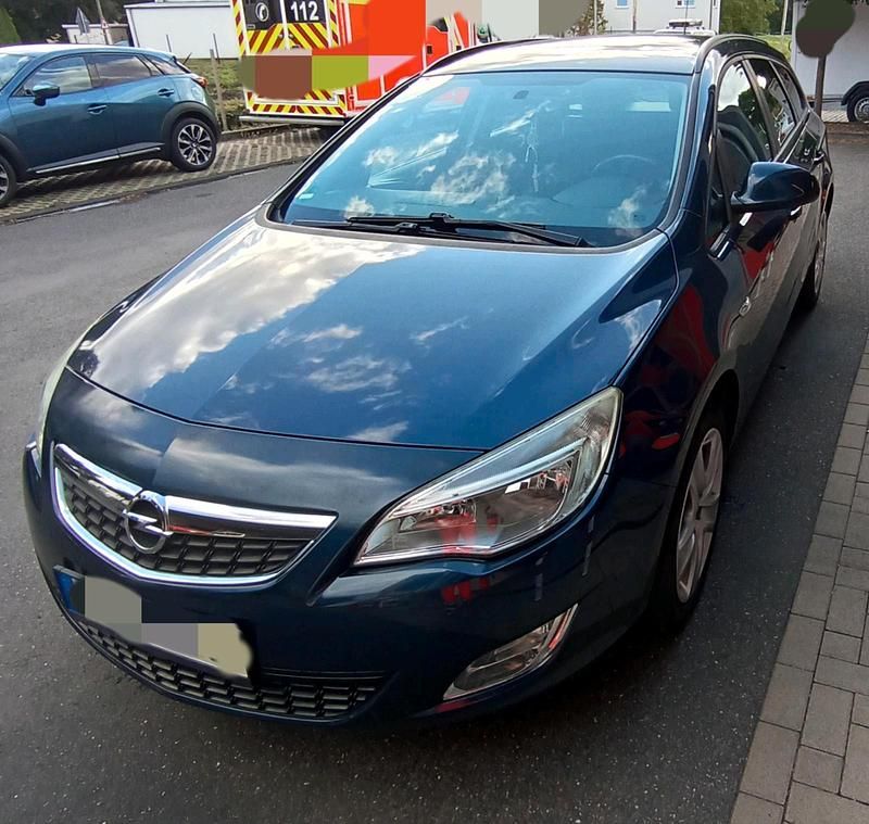 Blau Gebraucht 2011 Opel Astra Kombi | 2.000 € - Bild 1/4