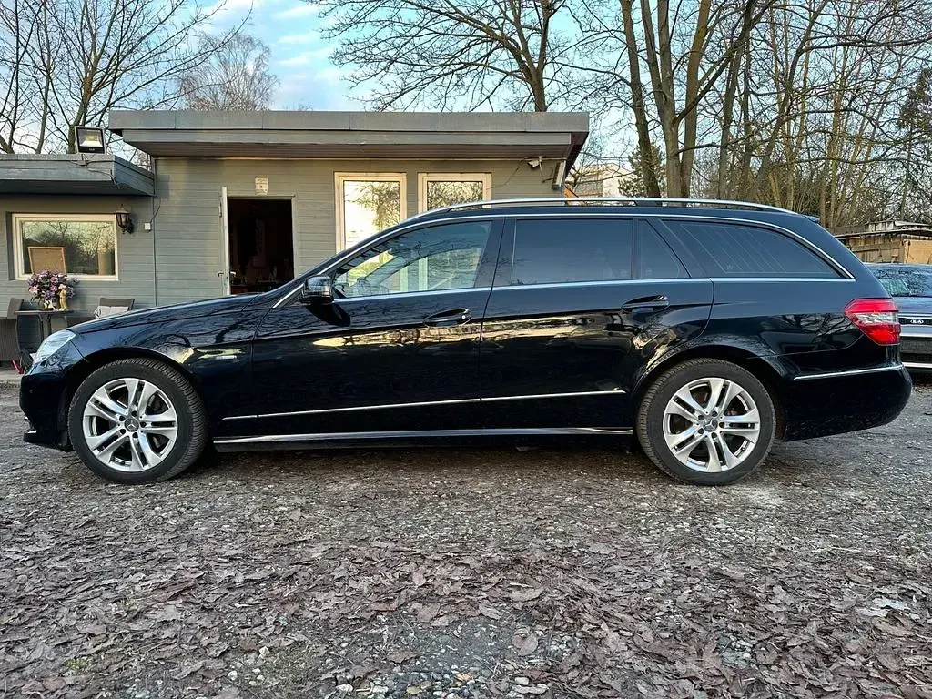 Gebraucht Mercedes E250 Avantgarde 204 PS (150 kW) 2010 Schwarz Limousine