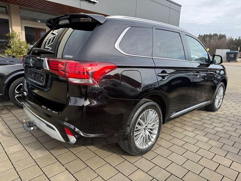 Gebraucht Mitsubishi Outlander P-HEV Plus 224 PS (164 kW) 2021 Schwarz SUV