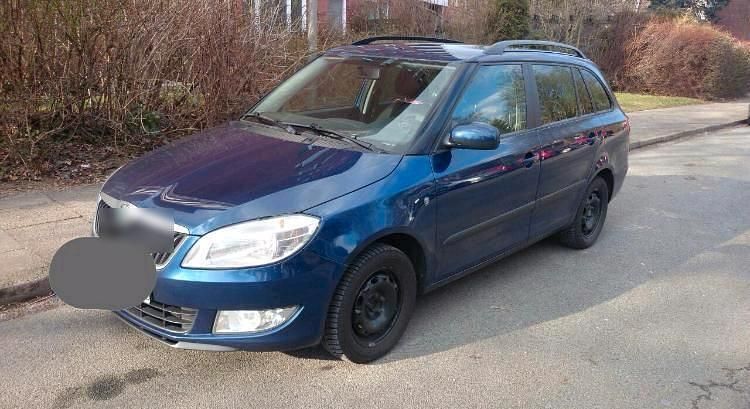 Blau Gebraucht 2010 Skoda Fabia Ambiente Kleinwagen | 3.950 € (Fairer Preis) - Bild 1/4