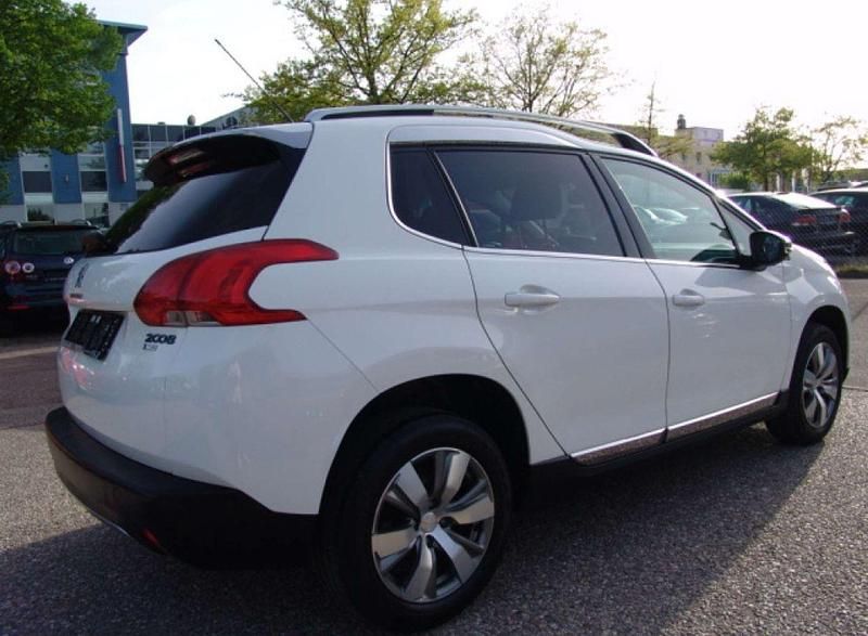 Weiß Gebraucht 2015 Peugeot 2008 Urban Move SUV | 8.500 € (Fairer Preis) - Bild 1/4