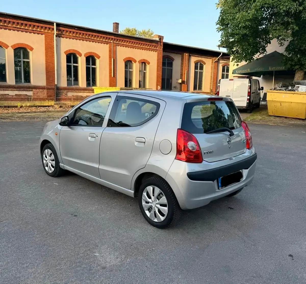 Gebraucht Nissan Pixo 75 PS (55 kW) 2012 Silber Kleinwagen