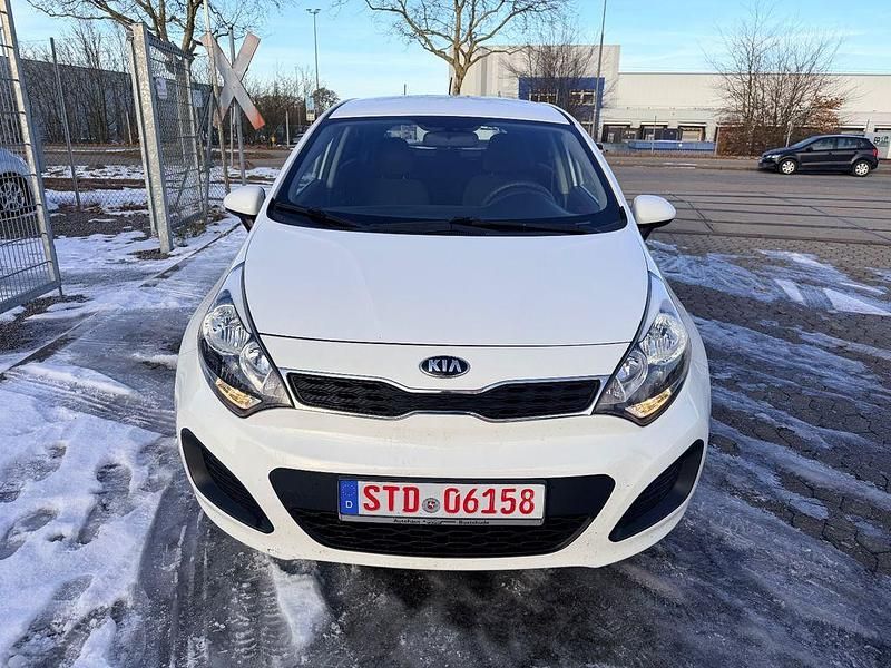 Gebraucht Kia Rio Edition 7 109 PS (80 kW) 2015 Weiß Limousine