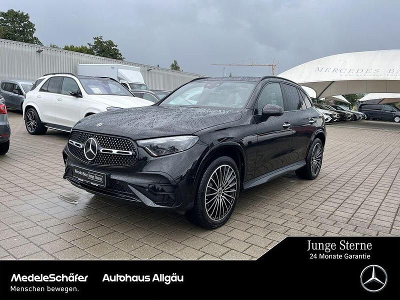 Schwarz Gebraucht 2023 Mercedes GLC400d AMG SUV | 67.360 € (Etwas zu teuer) - Bild 1/4