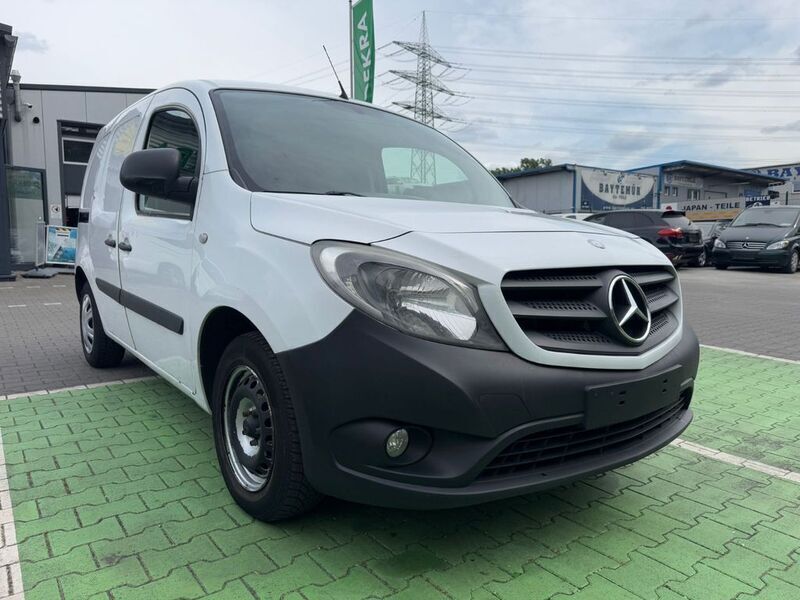Weiß Gebraucht 2013 Mercedes Citan 108 Van / Kleinbus | 3.890 € (Fairer Preis) - Bild 1/4