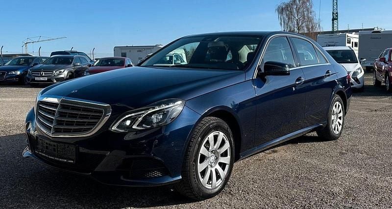 Gebraucht Mercedes E220 Avantgarde 170 PS (125 kW) 2014 Blau Limousine