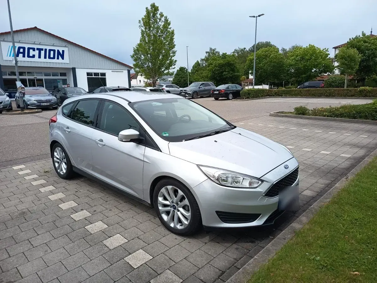Gebraucht Ford Focus Trend 120 PS (88 kW) 2015 Silber Limousine