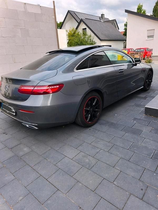 Grau Gebraucht 2019 Mercedes E220 Avantgarde Coupé | 29.900 € (Superpreis) - Bild 1/4
