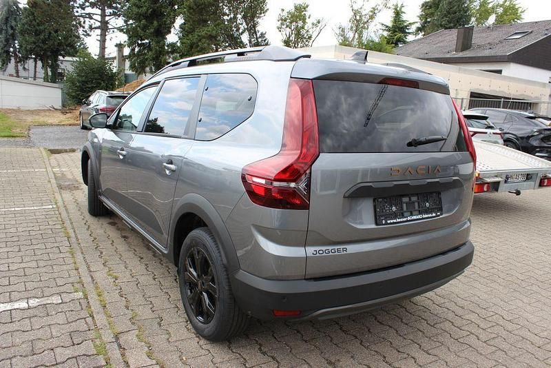 Neu Dacia Jogger Extreme 101 PS (74 kW) 2025 Grau Van / Kleinbus