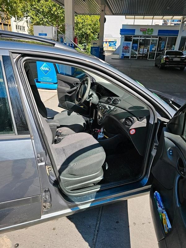 Gebraucht Ford Focus 101 PS (74 kW) 2002 Grau Kombi