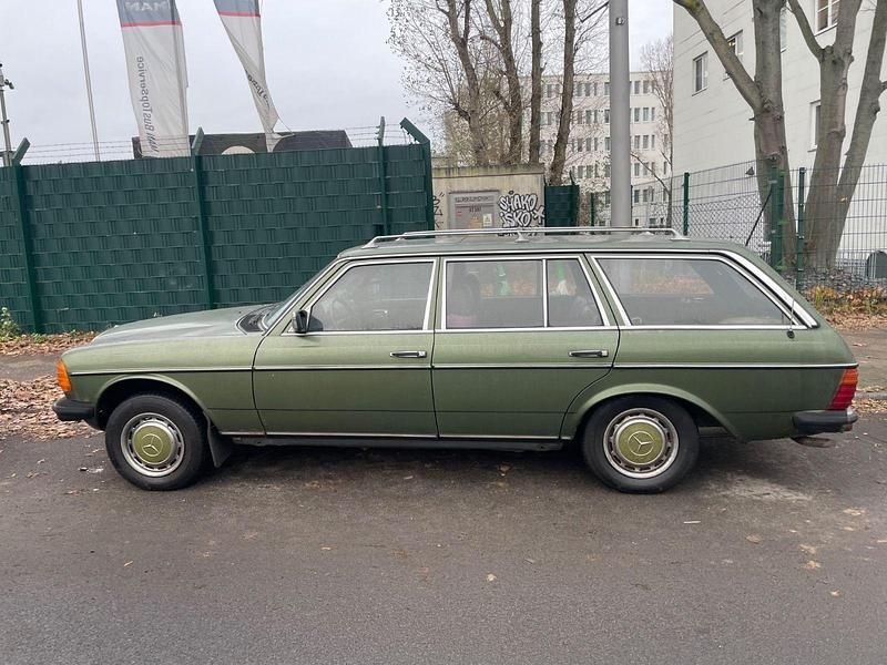 Gebraucht Mercedes 200 109 PS (80 kW) 1983 Grün Kombi