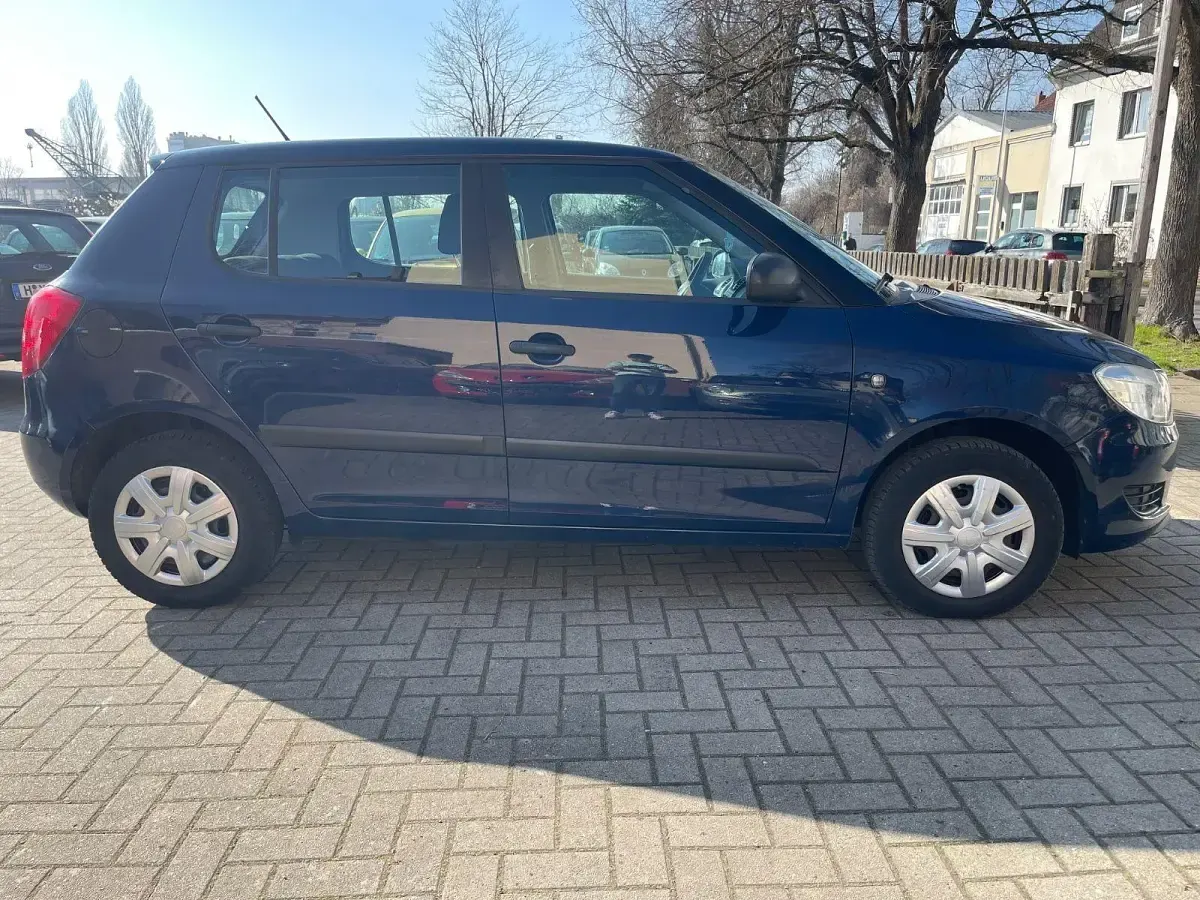 Używany Skoda Fabia Special 60 KM (44 kW) 2011 Niebieski Hatchback