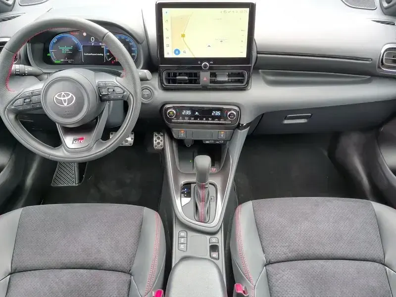 Neu Toyota Yaris Sport 131 PS (96 kW) 2026 Grau Kleinwagen