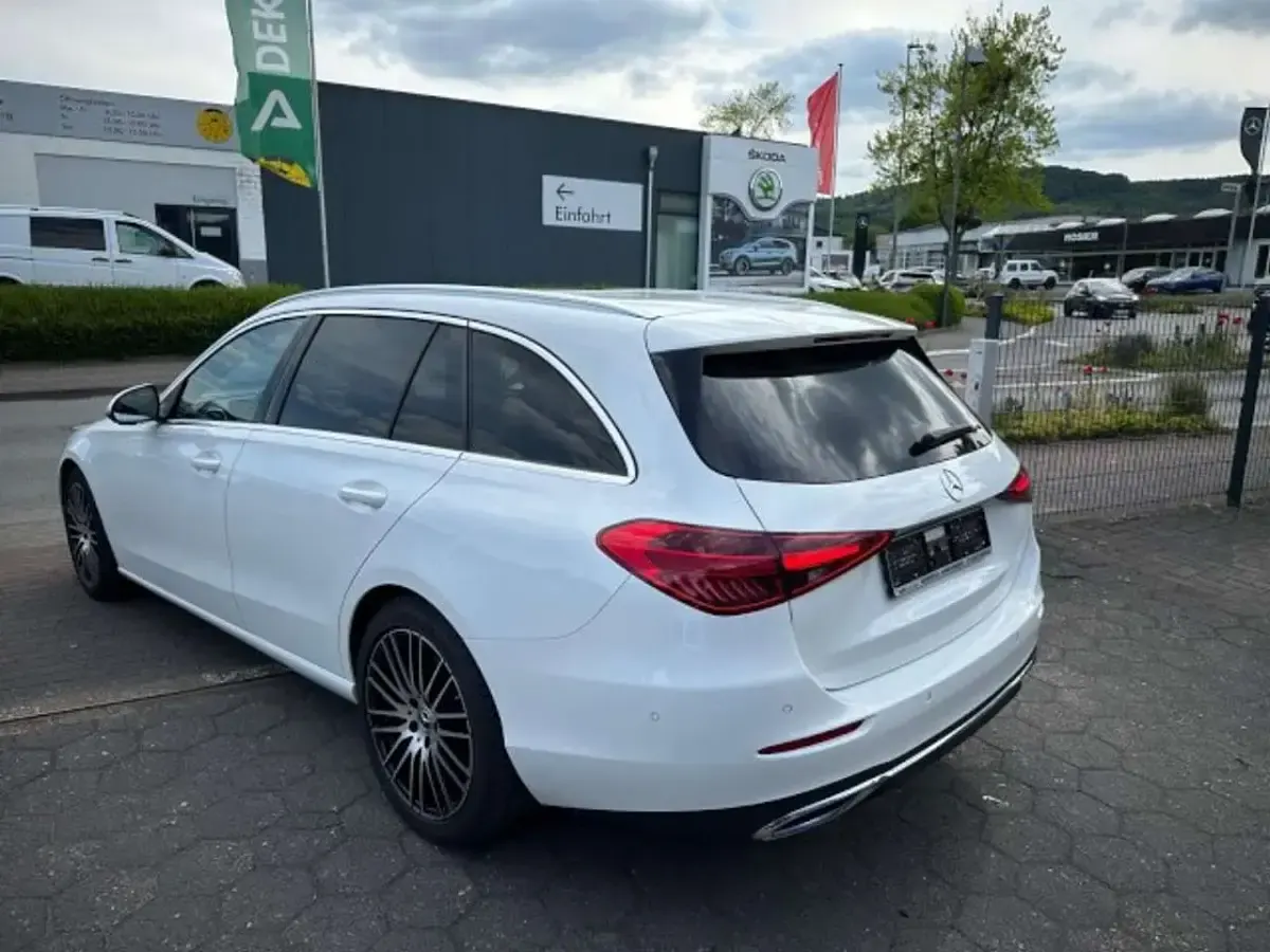 Gebraucht Mercedes C200 204 PS (150 kW) 2023 Polarweiß Kombi