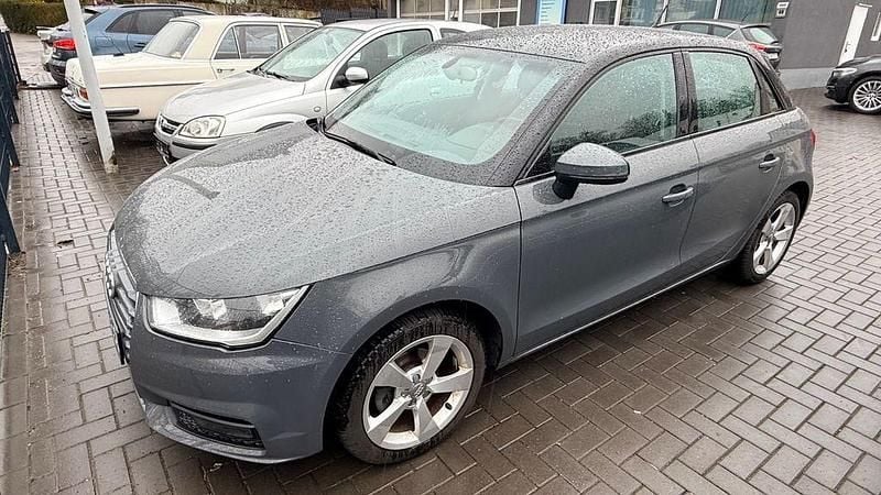 Gebraucht Audi A1 Sportback Basis 95 PS (69 kW) 2016 Grau Kleinwagen