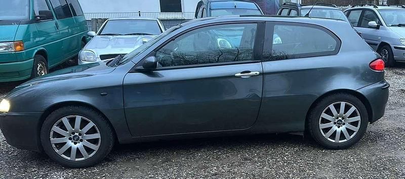 Gebraucht Alfa Romeo 147 Distinctive 105 PS (77 kW) 2003 Grau Kleinwagen