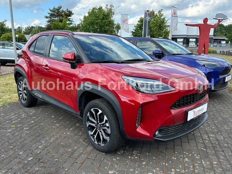 Rot Neu 2025 Toyota Yaris Cross Edition SUV | 29.480 € - Bild 1/3