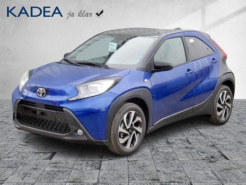 Neu Toyota Aygo 72 PS (52 kW) 2025 Juniper blue (8y8)/ black mica Kleinwagen