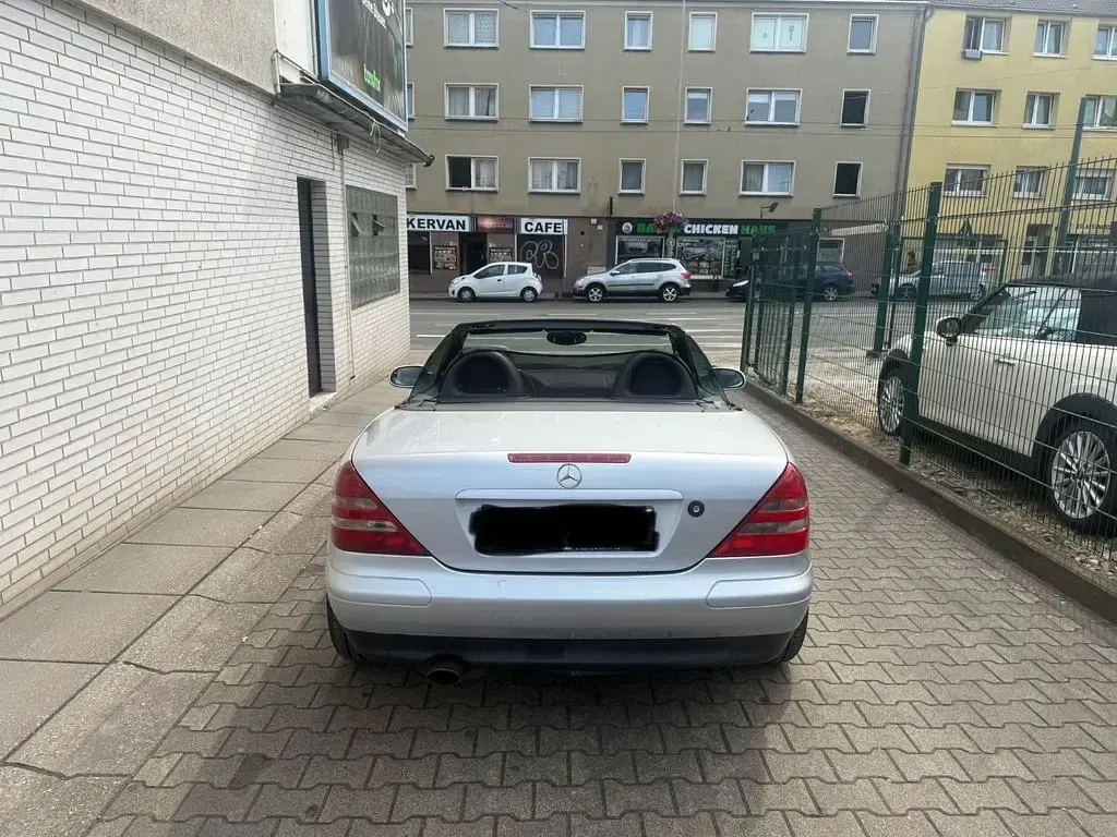 Gebraucht Mercedes SLK230 193 PS (141 kW) 1999 Silber Cabrio