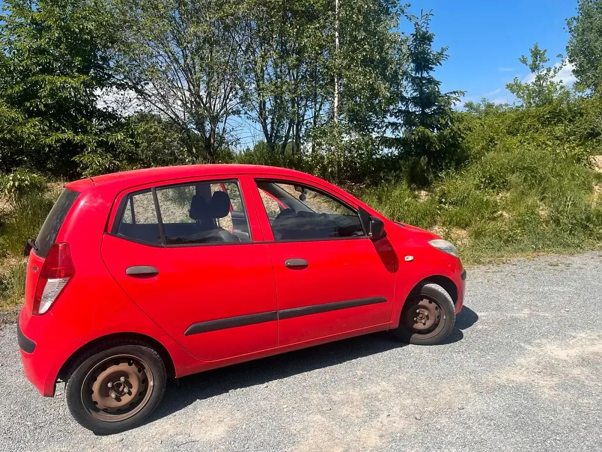 Gebraucht Hyundai i10 79 PS (58 kW) 2009 Rot Kleinwagen
