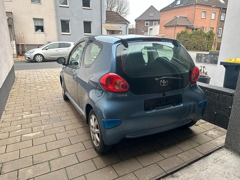 Gebraucht Toyota Aygo 68 PS (50 kW) 2008 Blau Kleinwagen
