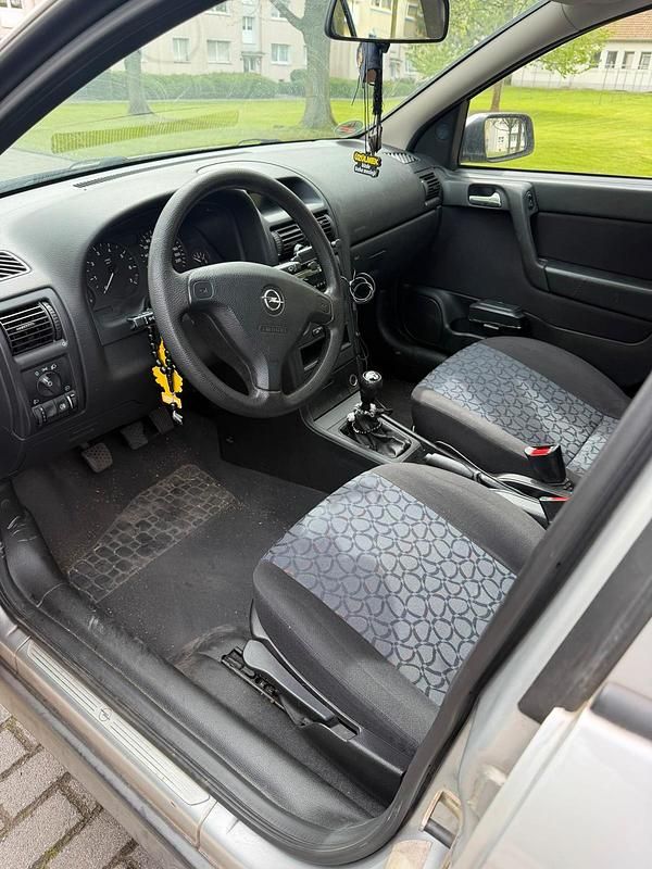 Gebraucht Opel Astra 101 PS (74 kW) 2000 Silber Limousine