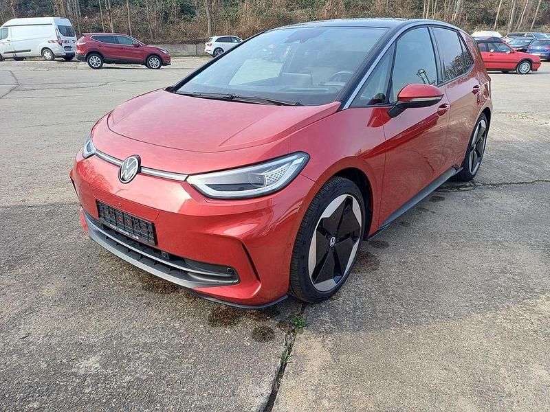 Gebraucht VW ID.3 Pro 150 kW (204 PS) 2023 Kings red metallic Kleinwagen
