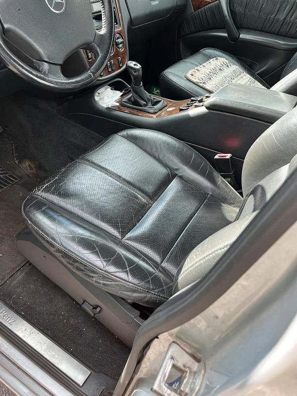 Silber Gebraucht 2001 Mercedes ML270 SUV | 3.299 € - Bild 1/4
