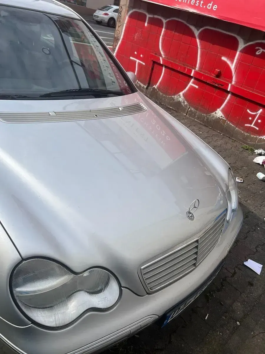 Używany Mercedes C220 Elegance 143 KM (105 kW) 2002 Srebrny Sedan/Limuzyna