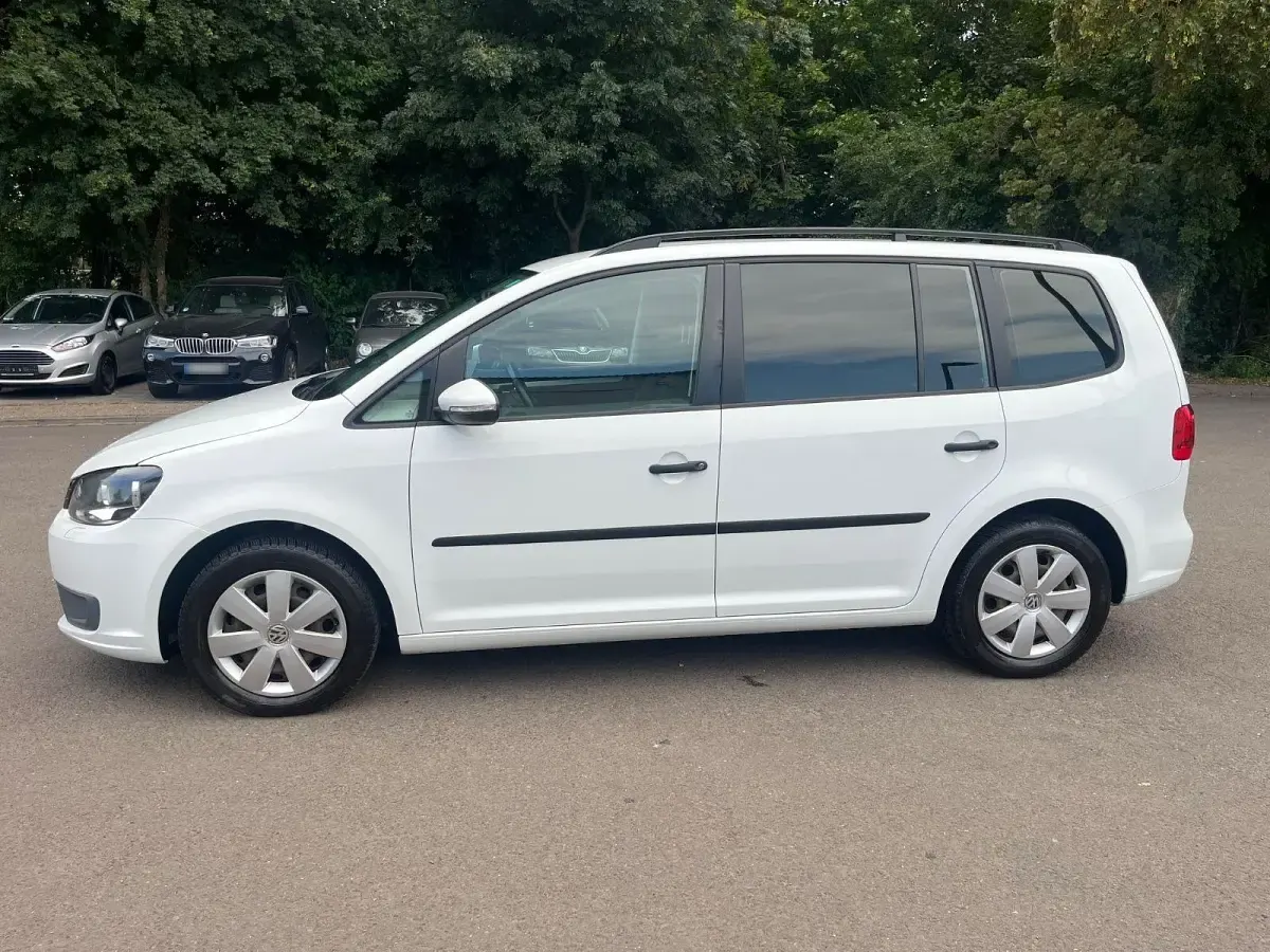 Gebraucht VW Touran Comfortline 140 PS (102 kW) 2014 Weiß Van / Kleinbus