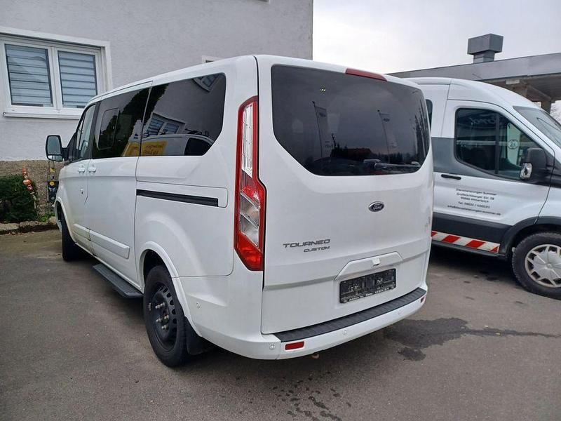 Gebraucht Ford Tourneo Titanium 131 PS (96 kW) 2021 Weiß Van / Kleinbus