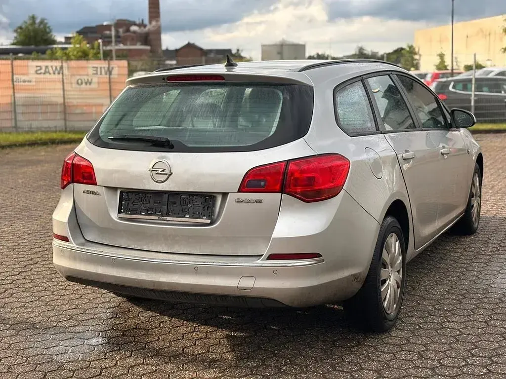 Gebraucht Opel Astra 101 PS (74 kW) 2012 Grau Kombi