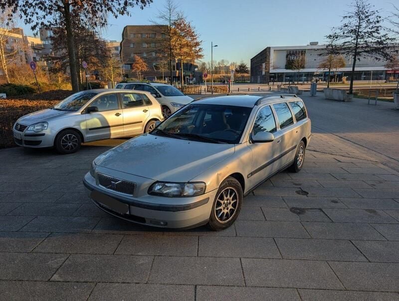 Silber Gebraucht 2001 Volvo V70 Kombi | 932 € (Superpreis) - Bild 1/4