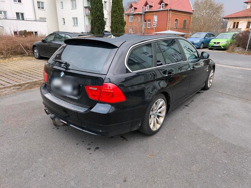 Gebraucht BMW 330 245 PS (180 kW) 2010 Schwarz Kombi