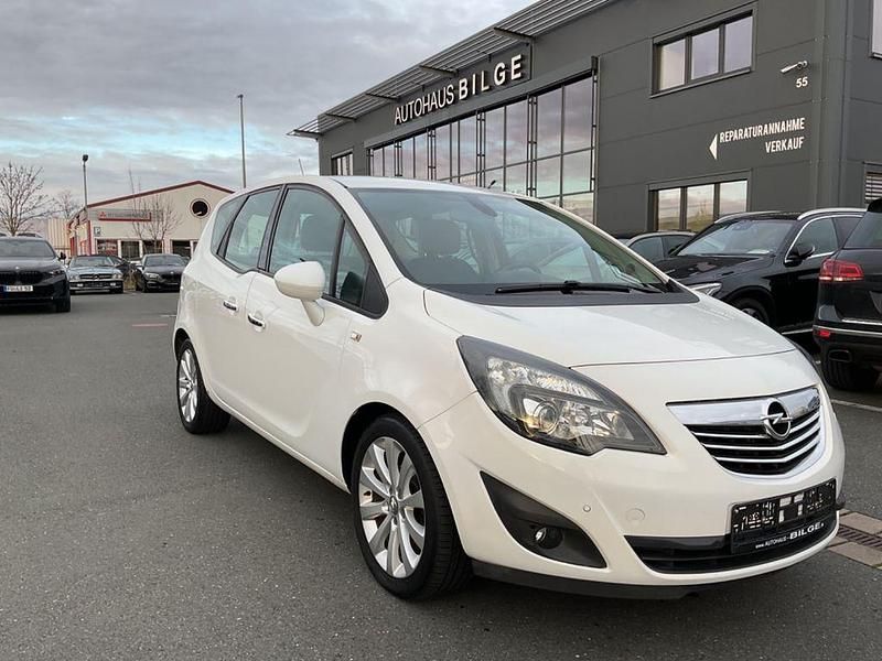 Weiß Gebraucht 2012 Opel Meriva Innovation Van / Kleinbus | 2.877 € (Fairer Preis) - Bild 1/4