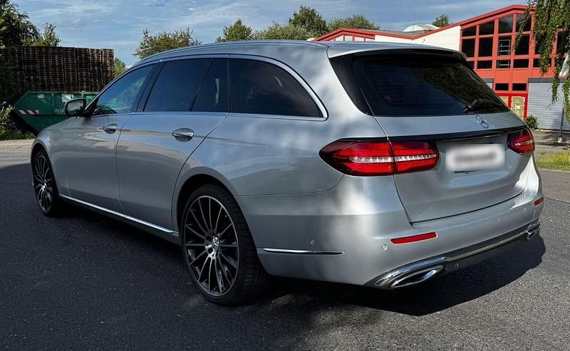 Gebraucht Mercedes E220 Edition 194 PS (142 kW) 2016 Grau Kombi