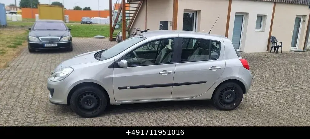 Używany Renault Clio III Privilege 111 KM (81 kW) 2005 Srebrny Sedan/Limuzyna