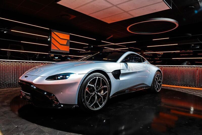 Silber Gebraucht 2019 Aston Martin V8 Vantage Coupé | 134.900 € (Teuer) - Bild 1/4