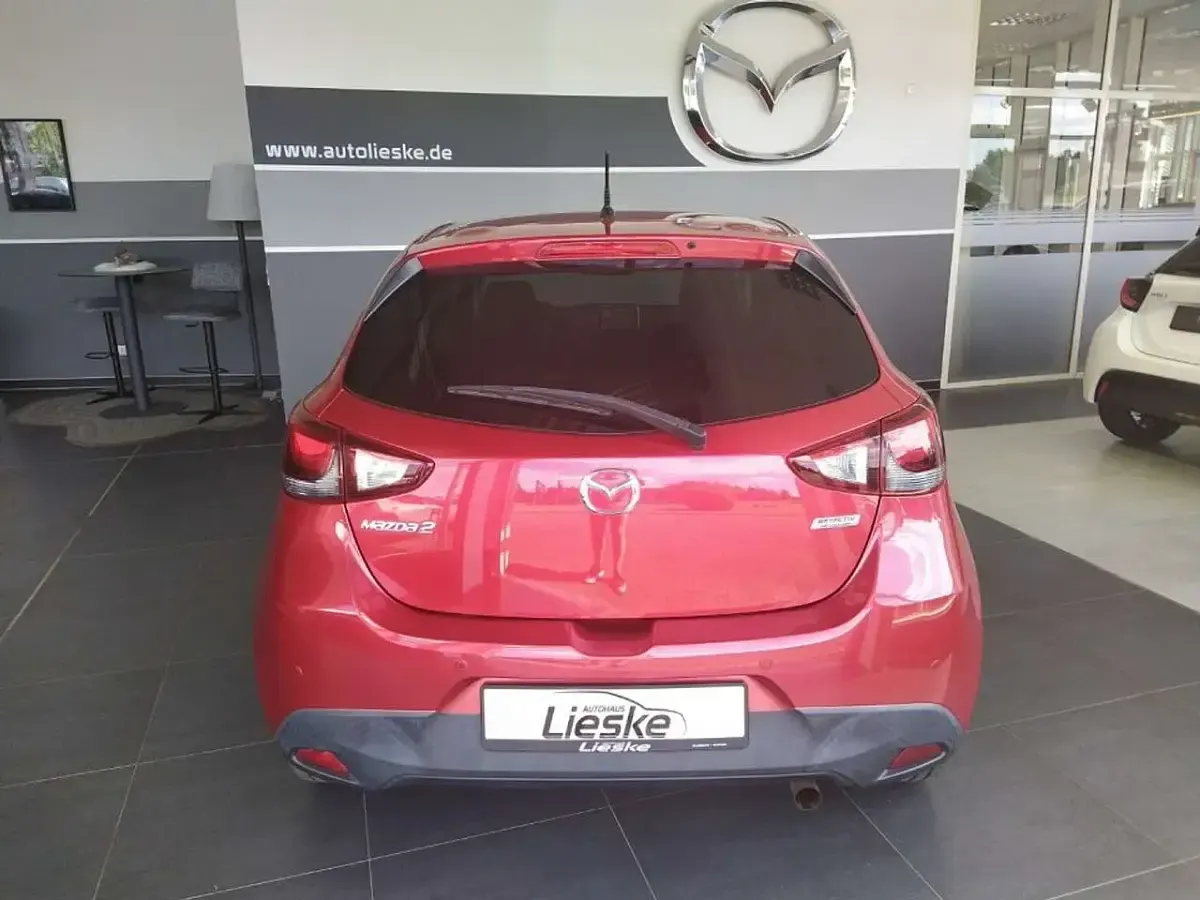 Gebraucht Mazda 2 Exclusive 90 PS (66 kW) 2015 Rubinrot metallic Kleinwagen