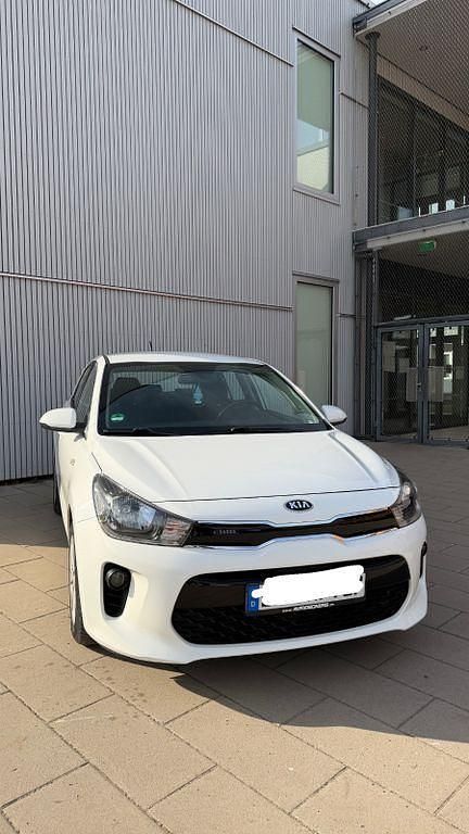 Gebraucht Kia Rio 84 PS (61 kW) 2018 Weiß Limousine