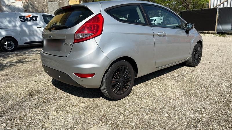 Gebraucht Ford Fiesta 96 PS (70 kW) 2011 Silber Kleinwagen